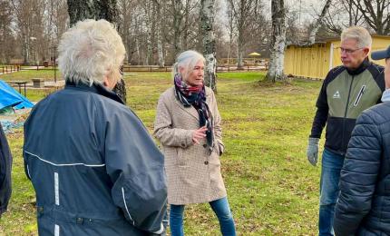 Karolina Wallström besöker campingen i Karlslund